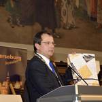 Oberbürgermeister Jens Bühligen (CDU) begrüßte ca. 200 Gäste aus Politik, Wirtschaft und Gesellschaft im Merseburger Ständehaus.