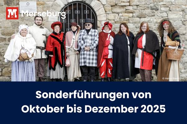 historisch verkleidete Menschen vor der schwarzen Bastion in Merseburg