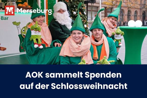 AOK-Helfer und grüner Weihnachtsmann vor dem AOK-Stand, darunter der Titel des Artikels